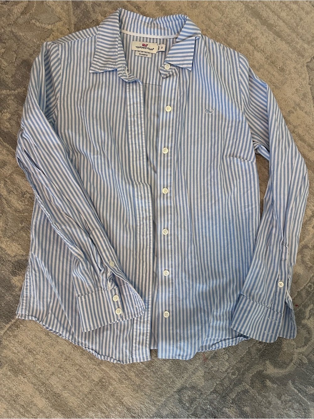 Vineyard Vines women’s Blue and White Striped Button-Down Shirt